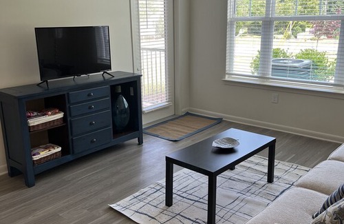 Crabtree Apartment | Luxury 1 BR Apartment w/patio in central location near Raleigh’s hot spots!