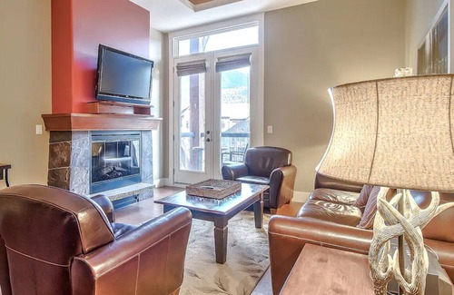 Canmore Hotel | Luxury 1100sqf penthouse W/M view,Hot Tub,Pool