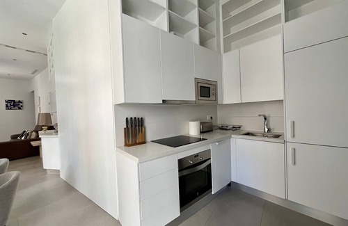 Centro Apartment | Luxury 140m high ceiling apartment 3 quiet and spacious bedrooms in city center.