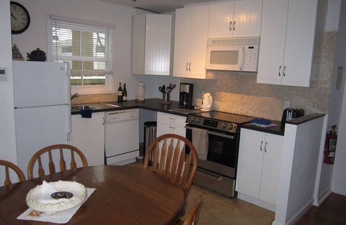 Historic Old Town Cottage | Luxury 1835 Cottage. Free Parking.Right in historic centre and near Shaw Theatre