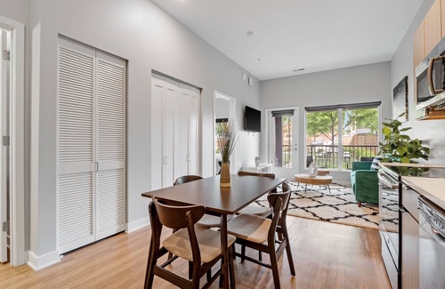 Compton Heights Apartment | Luxury 1BD/1BR Apt in St. Louis-Pool| Gym| Free Parking!