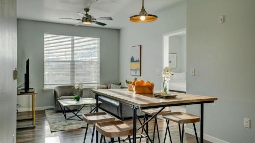Alphabet Historic District Apartment | Luxury 1BEDROOM 1BATH SLABTOWN-PEARL