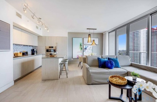Hollywood South Central Beach Apartment | Luxury 1Br-Front Intracoastal View Balcony+ Pools
