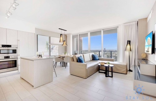 Hollywood South Central Beach Apartment | Luxury 1Br -Front Intracoastal | Balcony+ Pools