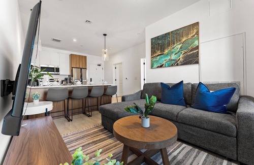 Everett Apartment | Luxury 1BR near Boston 3072