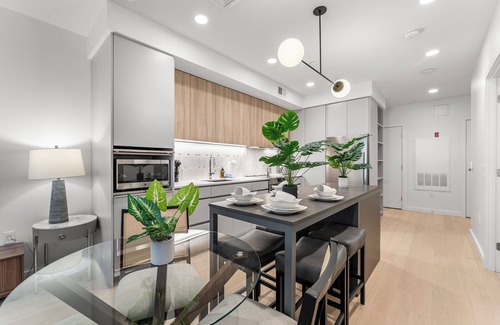 D Street - West Broadway Apartment | Luxury 1BR Next to Broadway Southie 3963
