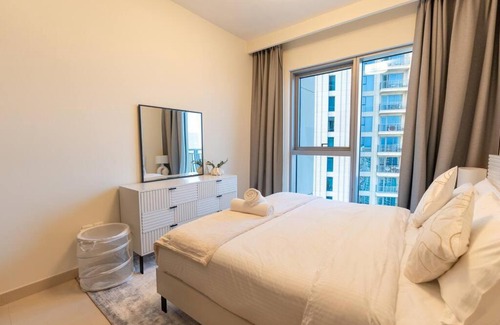 Dubai Apartment | Luxury 1BR on high floor with park & Sea views