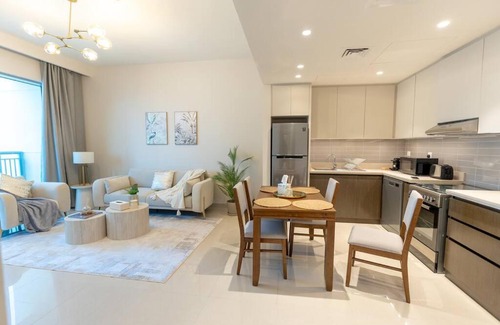 Dubai Apartment | Luxury 1BR on high floor with park & Sea views