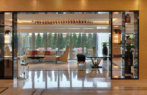 Downtown Dubai Apartment | Luxury 1BR With Burj Khalifa View in a 5 star Hotel Facilities - 5 min walk to Dubai Mall