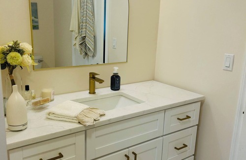 New Tecumseth Apartment | Luxury 2-bed, 1-bath apartment in the heart of Alliston. Walk to downtown!