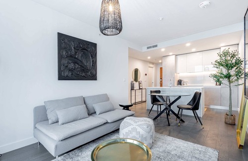 Downtown Montreal Condo | Luxury 2 bed 2 bath AAA Location