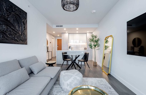 Downtown Montreal Condo | Luxury 2 bed 2 bath AAA Location