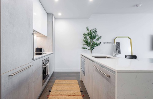 Downtown Montreal Condo | Luxury 2 bed 2 bath AAA Location
