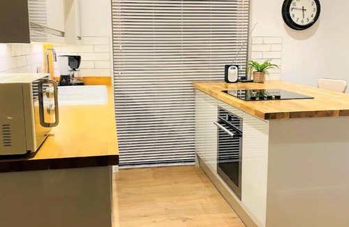 Eaton Apartment | Luxury 2 bed Apartment-Golden Triangle w/Parking