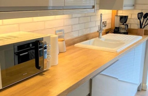 Eaton Apartment | Luxury 2 bed Apartment-Golden Triangle w/Parking