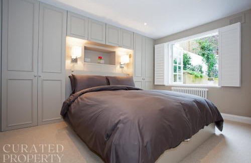 St. Johns Wood Apartment | Luxury 2-Bed Marylebone Georgian House with Private Garden & Office