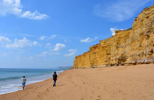 Beaminster House | Luxury 2 Bed Woodland Cottage on Rewilding Estate