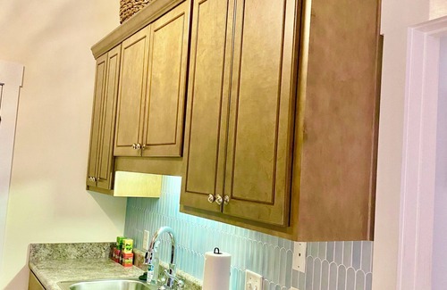 Laguna Beach Estates Cottage | Luxury 2-bedroom beach house with pool only 5 min walking to the beach