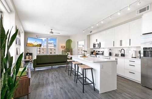 Central Business District Hotel | Luxury 2-Bedroom Condo Steps Away from the French Quarter