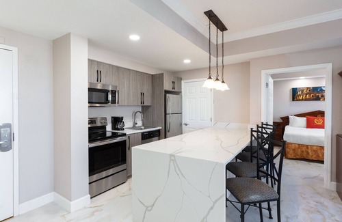 Florida Center Resort | LUXURY 2 Bedroom Condo at Highrise Resort Walking distance to UNIVERSAL