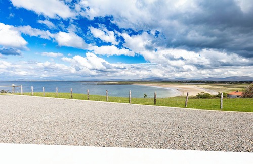 Doogort Cottage | Luxury 2-bedroom cottage in spectacular location on Achill