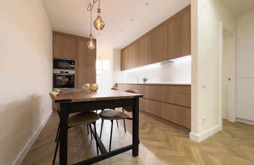 Esquerra de l'Eixample Apartment | Luxury 2-Bedroom Holiday Apartment in Eixample