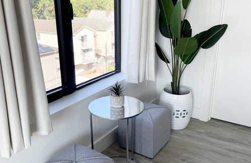 Elizabeth Apartment | Luxury 2 Bedroom Suite-near NYC, EWR, Prudential, NJPAC, American Dream, MetLife