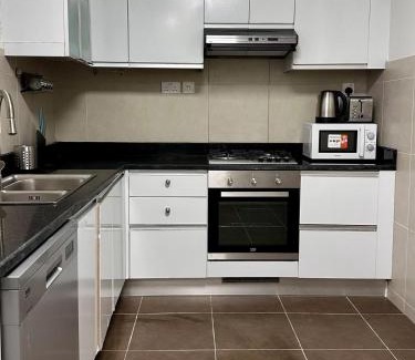 Dubai Marina Apartment | Luxury 2 BR Apartment Marina View
