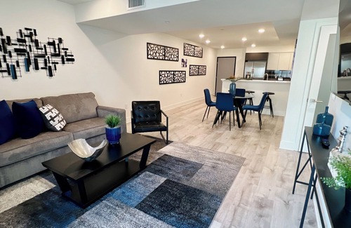 West Hollywood Hotel | Luxury 2 BR in Century City w/Parking & Washer + Dryer