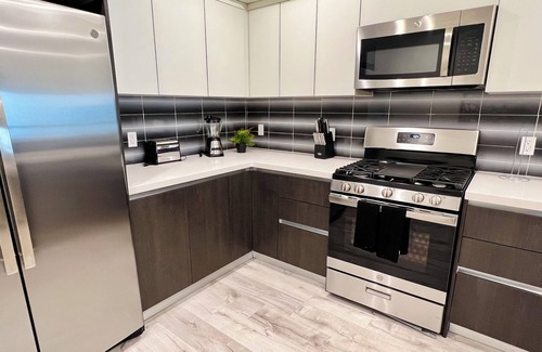 West Hollywood Hotel | Luxury 2 BR in Century City w/Parking & Washer + Dryer