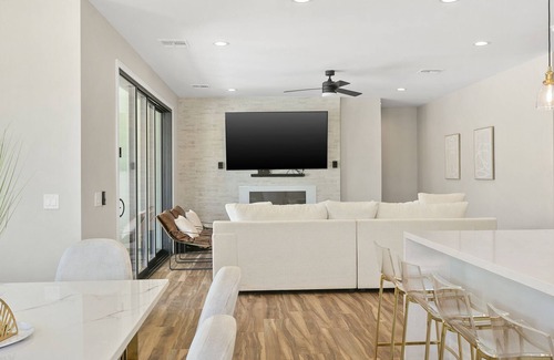 South Mountain House | Luxury 20+ people Home! Pool+ Hot Tub + MORE!