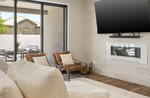 South Mountain House | Luxury 20+ people Home! Pool+ Hot Tub + MORE!