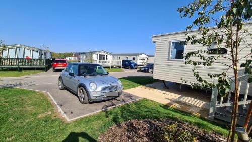 Dogdyke House | Luxury 2019 8 berth Caravan with Hot Tub @ Tattershall Lakes
