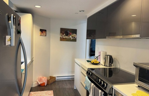 Downtown Vancouver Apartment | Luxury 2B2B Yaletown Condo with View and Pool!