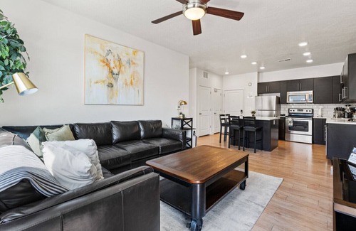 Downtown Salt Lake City Apartment | Luxury 2Bd 2Ba- Free HotTub, Pool, Prkg, Gym - NEW