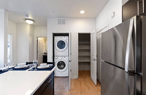 Downtown Salt Lake City Apartment | Luxury 2Bd 2Ba- Free HotTub, Pool, Prkg, Gym - NEW