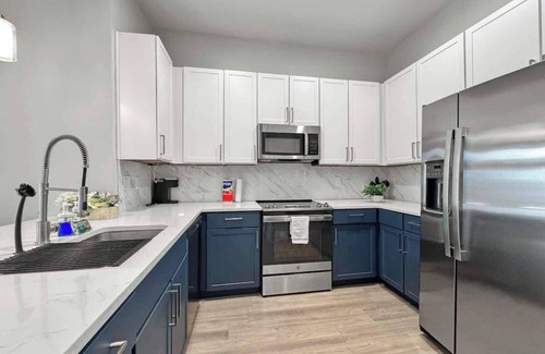 Deep Ellum Apartment | Luxury 2BD | Deep Ellum | Free Parking | Pool+Gym