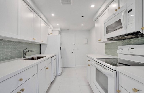 Seybold Apartment | Luxury 2BD Penthouse with Beach Access and Resort Amenities/PH6