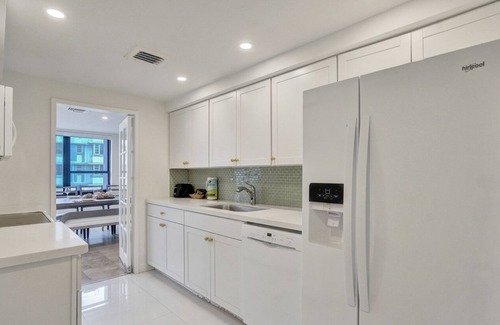 Seybold Apartment | Luxury 2BD Penthouse with Beach Access and Resort Amenities/PH6
