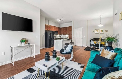 Barker Apartment | Luxury 2bed/2bath Suite great location, Long Stay discount