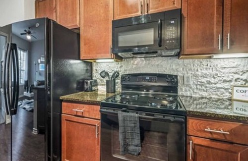 Barker Apartment | Luxury 2bed/2bath Suite great location, Long Stay discount