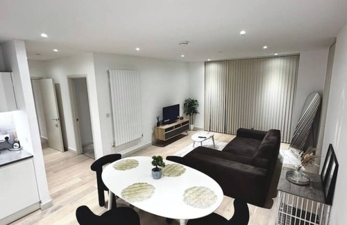 Docklands Apartment | Luxury 2Bed 2bath with Balcony