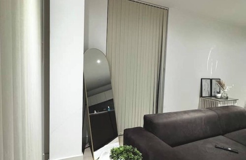 Docklands Apartment | Luxury 2Bed 2bath with Balcony