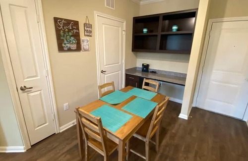 Lazybrook/Timbergrove Apartment | Luxury 2Bed2Bath Apt in the Heart of Houston Heights! Slps5. PoolπββοΈπποΈββοΈβοΈπβοΈπ²πππΊπ¦½πππ¬π