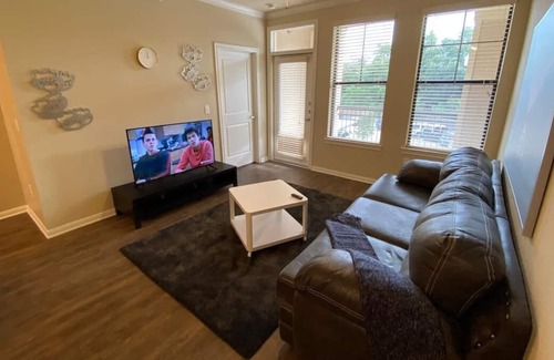 Lazybrook/Timbergrove Apartment | Luxury 2Bed2Bath Apt in the Heart of Houston Heights! Slps5. PoolπββοΈπποΈββοΈβοΈπβοΈπ²πππΊπ¦½πππ¬π