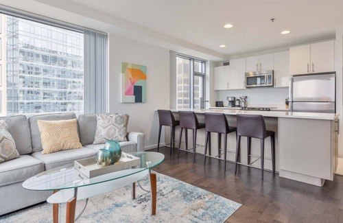 East Cambridge Apartment | Luxury 2BR Apt Near Kendall Sq with Courtyard