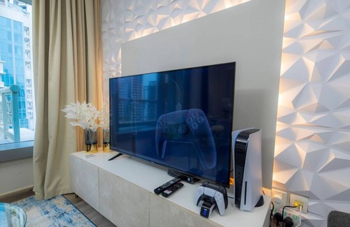 Downtown Dubai Apartment | Luxury 2BR|Burj Khalifa Fountain View w/Pool, Gym, and Near Dubai Mall