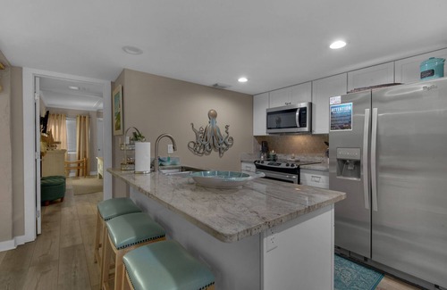 Panama City Beach Condo | Luxury 2BR Condo - Sugar Beach - Ground Floor