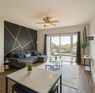 Glen Iris Apartment | Luxury 2BR Condo Steps from UAB Campus 5b