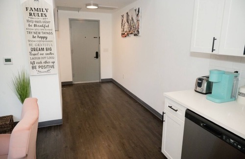 Newark Apartment | ⭐️Luxury 2BR LOFT W/King BD near NYC & 🇺🇸Dream Mall🛍